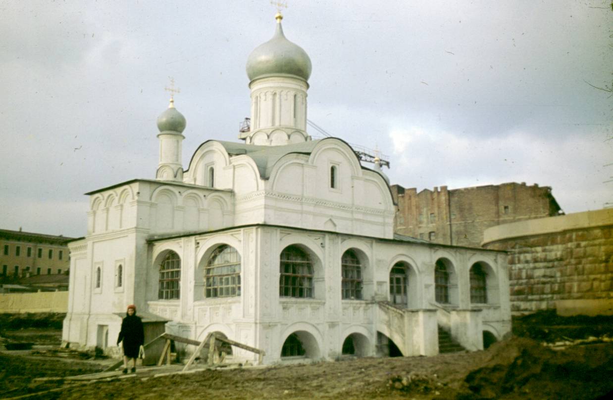 Церковь 15. Церковь зачатия Анны в Зарядье откопали. Храмы 15-го века. Храмы 15 го века Россия. Церковь зачатия Анны что в углу внутри.